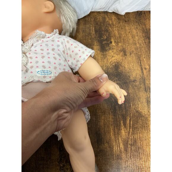 VTG 1986 Hasbro Real Baby Doll by Judith Turner Weighted Babydoll Orig Outfit - Picture 6 of 16